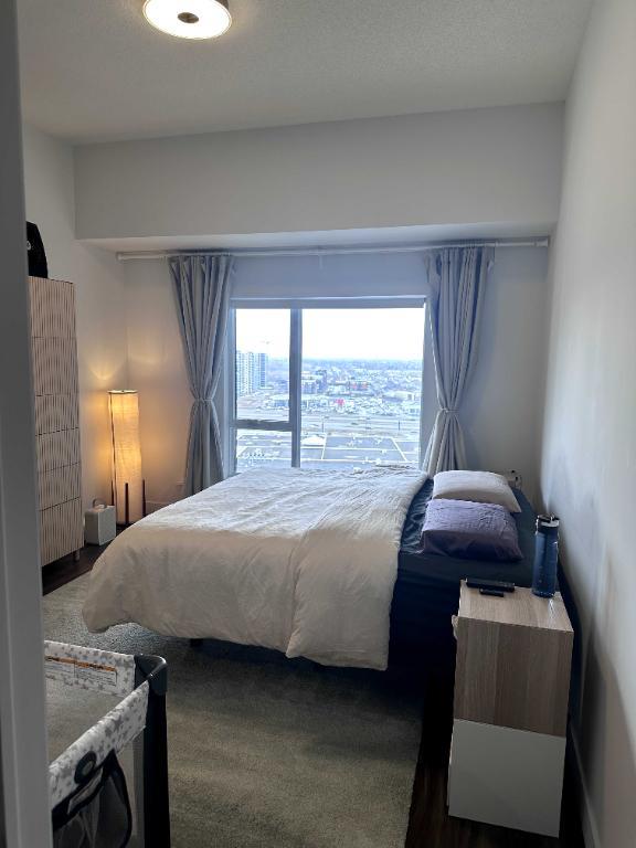 Grand 4 ½ lumineux – Étage supérieur, plafonds hauts