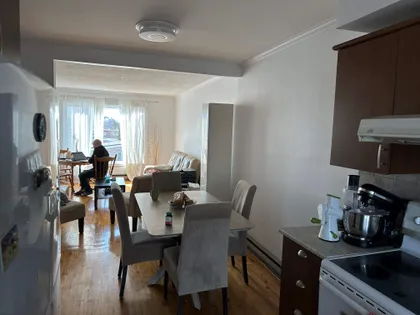 5 rooms apartment of 122 m² in Laval (administrative region)