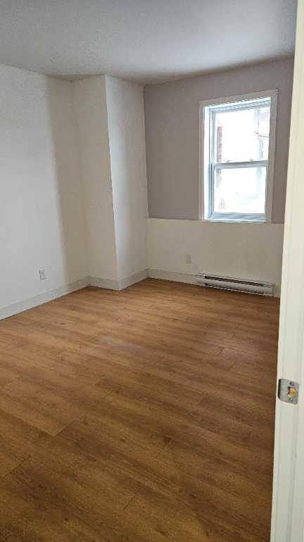 ***APPARTEMENT RÉNOVÉ 4 1/2 SEMI-RETRAITÉ ET RETRAITÉ À LOUER***