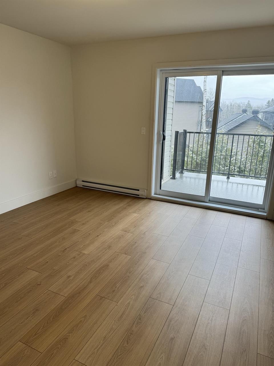 Immeuble - 5050 Bertrand-Fabi Logement Moderne