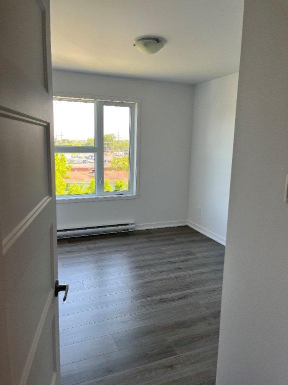 DÉJÀ COMBLÉ-5 1/2 AVEC GARAGE ET ASCENSEUR À ST-CONSTANT