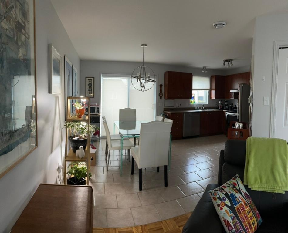 4 1/2 maison haut de duplex