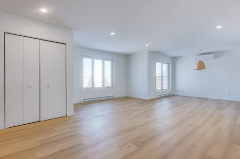 5 rooms apartment of 114 m² in Sherbrooke