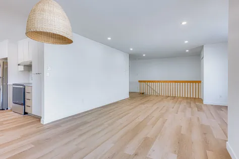 5 rooms apartment of 114 m² in Sherbrooke