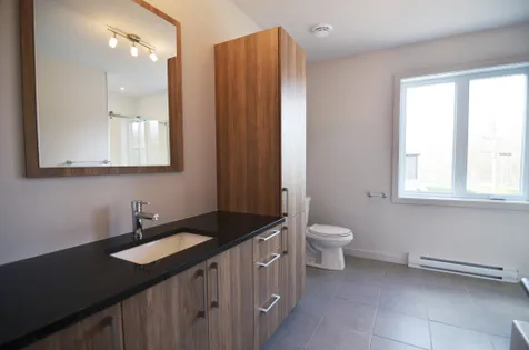 5 rooms apartment of 158 m² in Sherbrooke