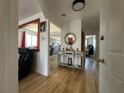 5 rooms apartment of 102m² in Montreal