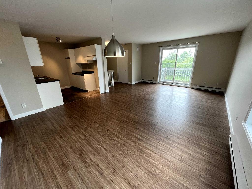 Beau grand logement 4 ½ (2 chambres) - Appartement à louer St-Nicolas