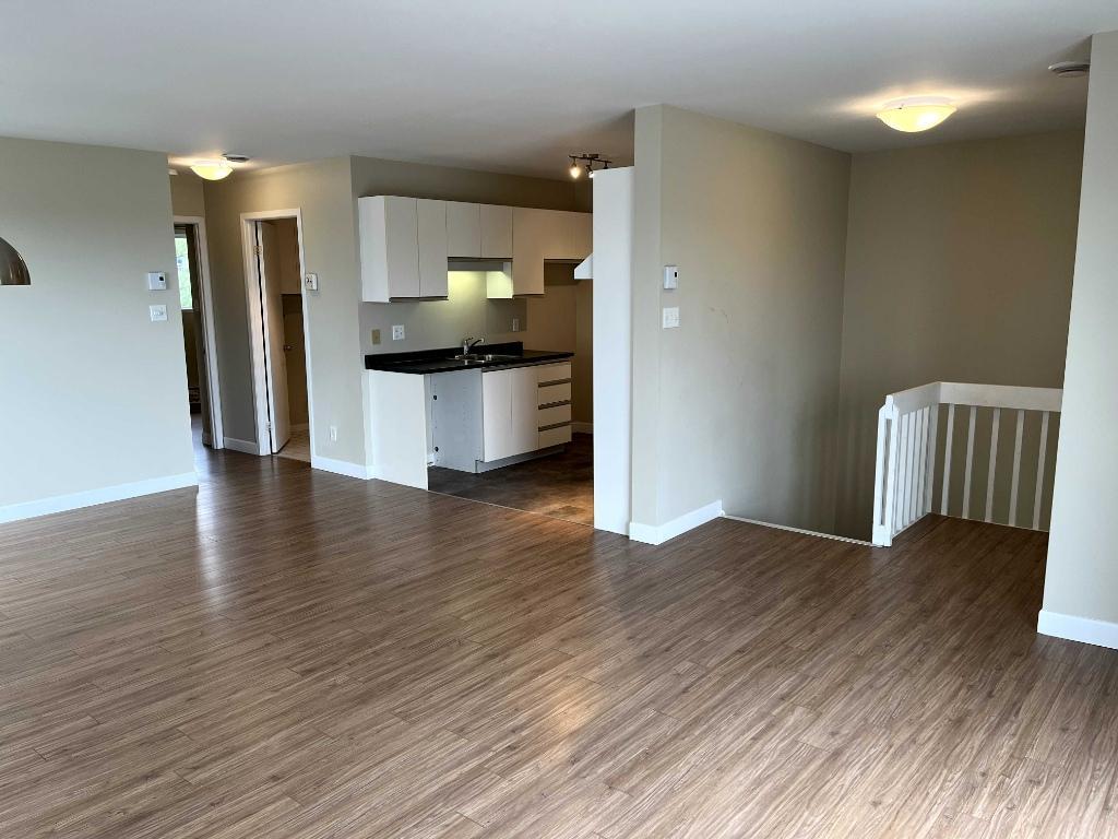 Beau grand logement 4 ½ (2 chambres) - Appartement à louer St-Nicolas