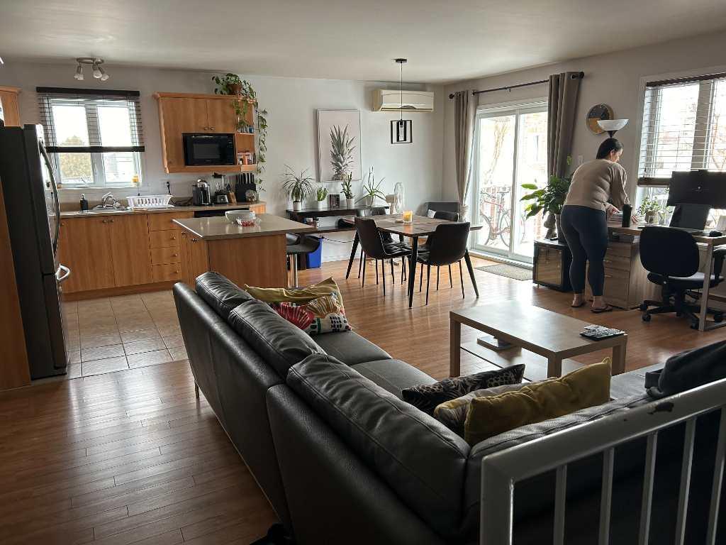 4 1/2 style condo * DÉJÀ LOUÉ *