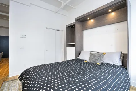 1 room apartment of 61m² in Montreal