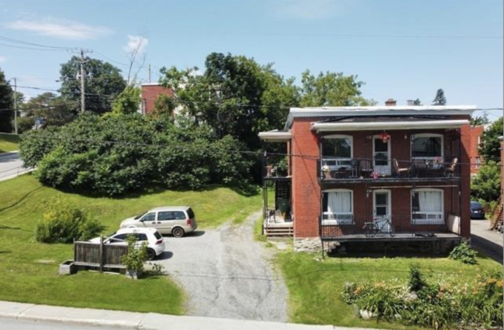Rez-de-chaussée à Sherbrooke