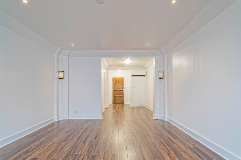 Renovated Semi-furnished 4 1/2 Apartment
