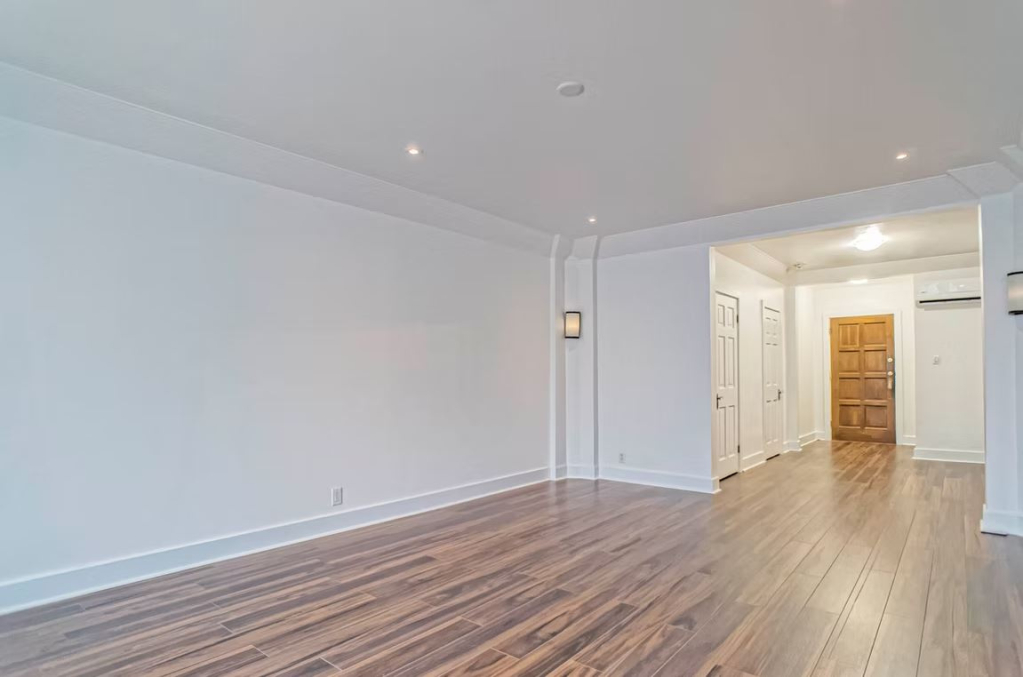 Renovated Semi-furnished 4 1/2 Apartment