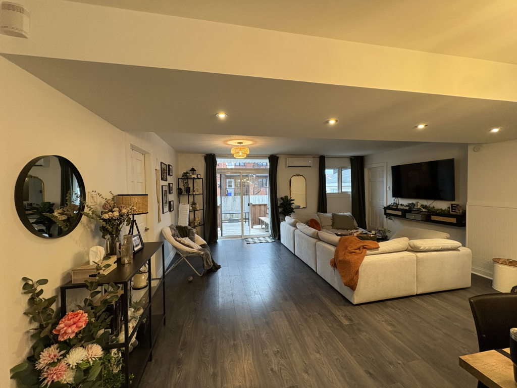 Haut De Maison Avec Cour Privée