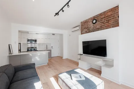 1 room apartment of 68 m² in Montreal