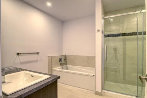 3 rooms apartment of 120m² in Montréal-Est