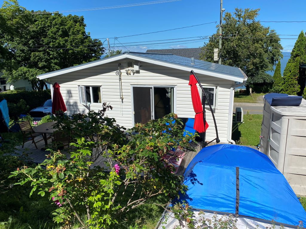 Maison Au Bord Du Fleuve