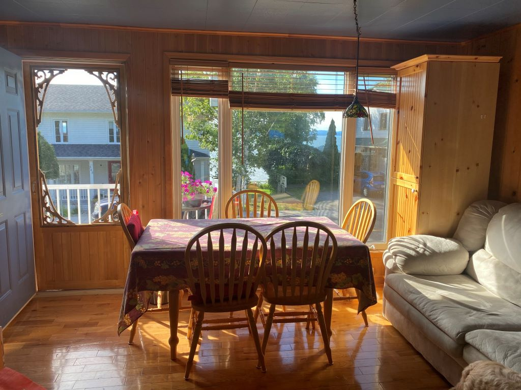 Maison Au Bord Du Fleuve
