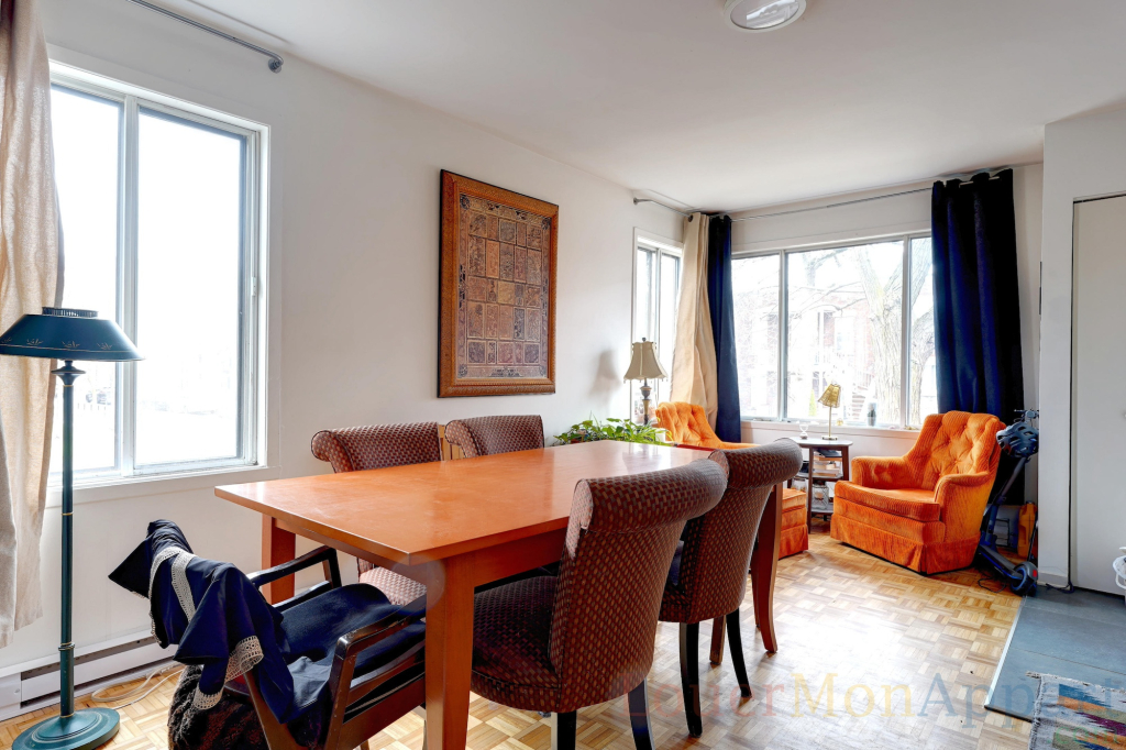 STYLE CONDO, SUR 2 NIVEAUX, COUR, VILLE-