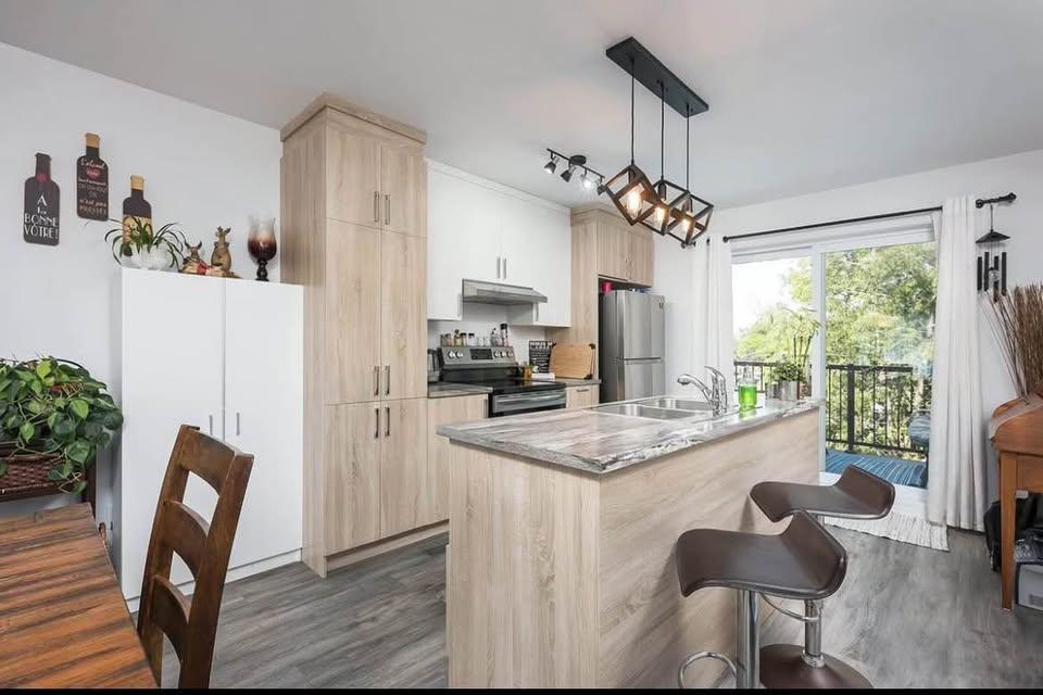Beau 5 1/2 neufs ! TRIPLEX = Tranquilité ! Châteauguay, 2 stationnements, 1er août.