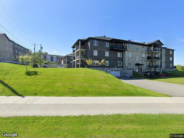 3 CH - 2 SDB - Sherbrooke - $1,855 /mo