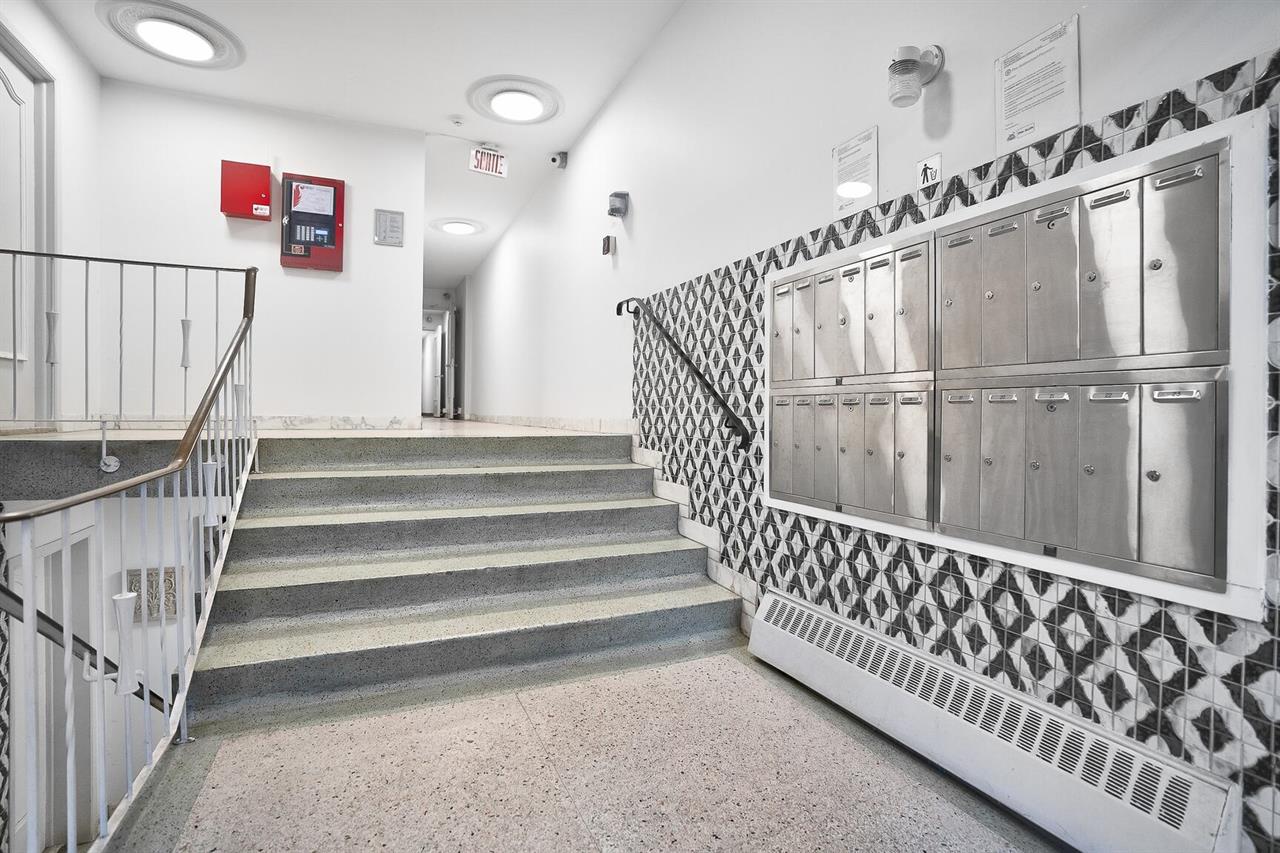 1 Bedroom 1 Bathroom - 2415 Avenue Madison, Montréal