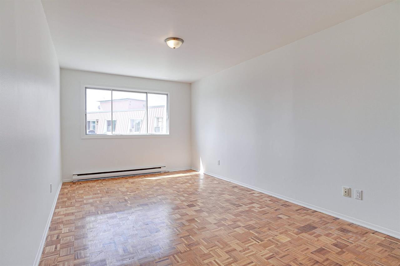 2 CH - 1 SDB - Saint-Eustache - $1,350 /mo