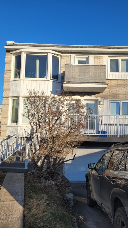 Grand 5½ - Haut Duplex - 1er Juillet