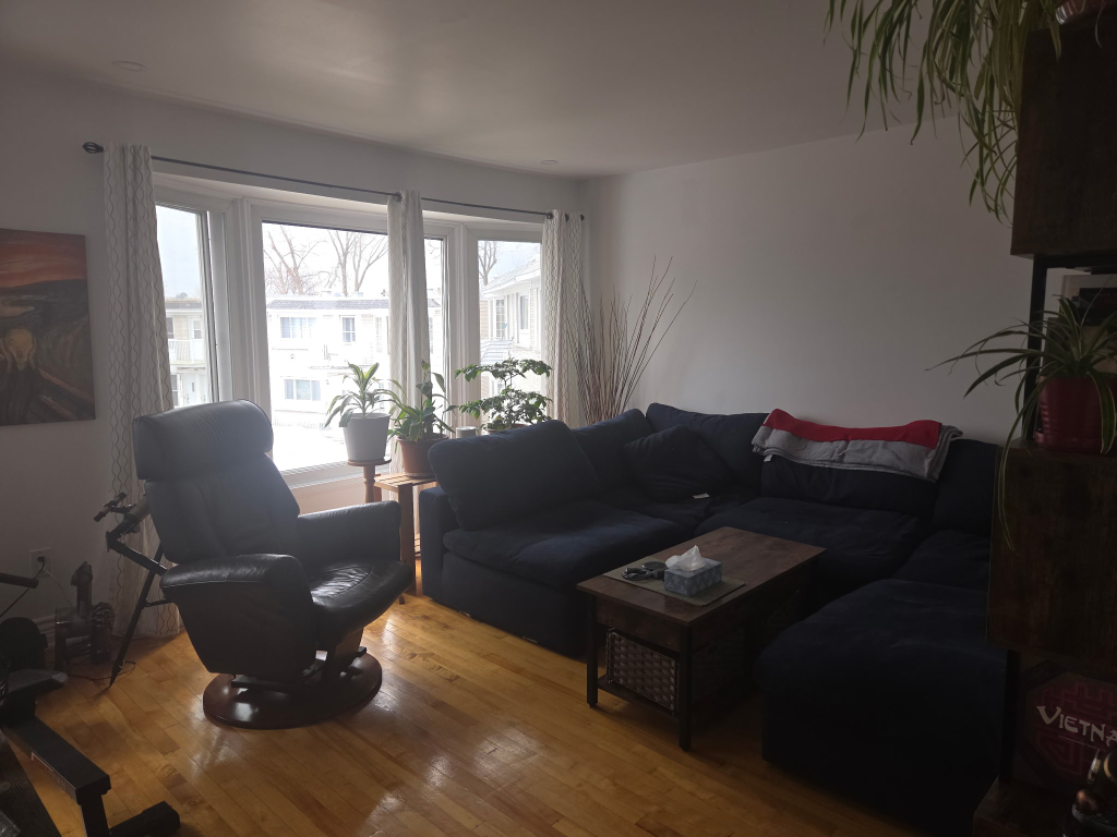 Grand 5½ - Haut Duplex - 1er Juillet
