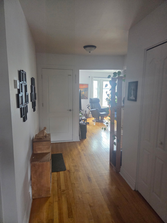 Grand 5½ - Haut Duplex - 1er Juillet