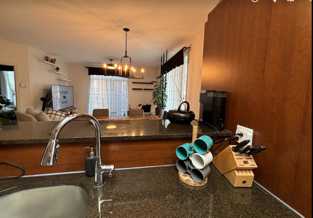 Big Condo With 3 Bedrooms And 2 Bahrooms