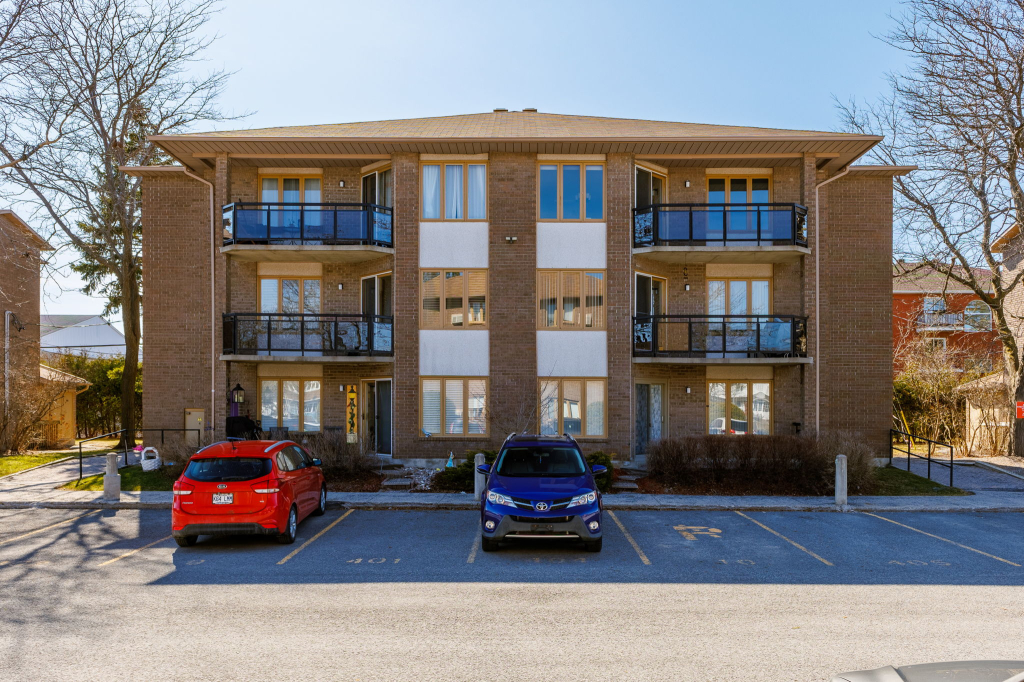 Gtand Condo à Louer, 3 Chambres, Remise