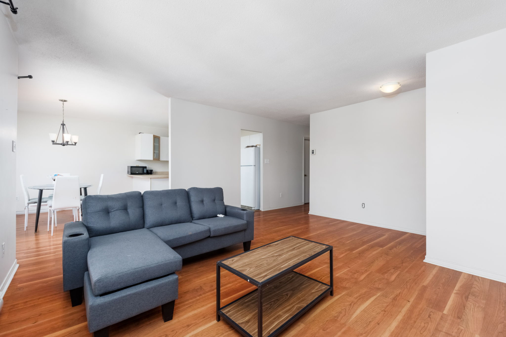 Gtand Condo à Louer, 3 Chambres, Remise