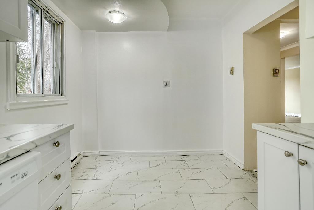 CDN | HAUT DUPLEX | 3 CHAMBRES + 1 BUREAU | RÉNOVÉ