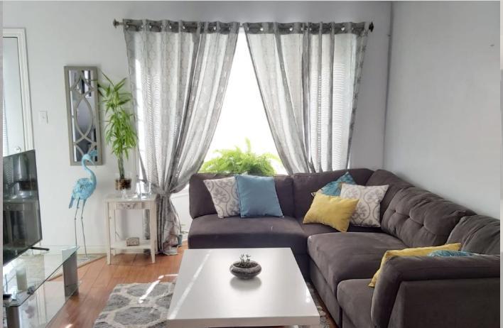 A LOUER *** CONDO / MAISON DE VILLE AVEC GARAGE A LAVAL *** FAUT VOIR –