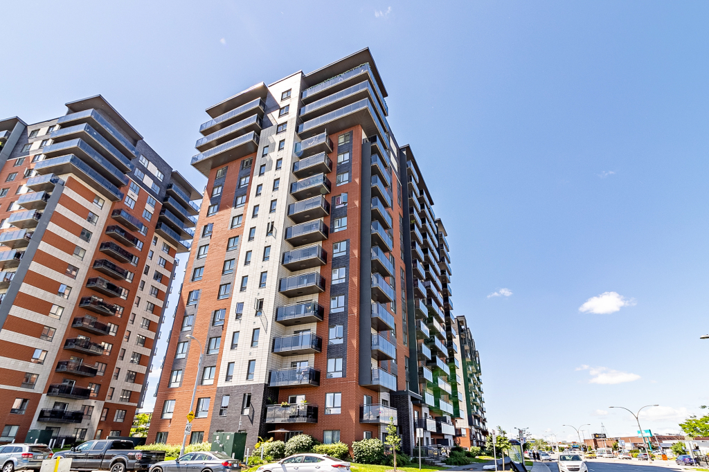 Condo 3 1/2 En Face Du Métro Montmorency