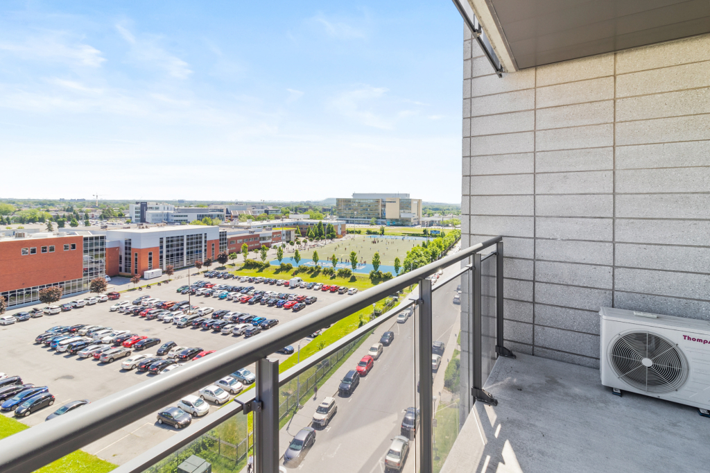 Condo 3 1/2 En Face Du Métro Montmorency
