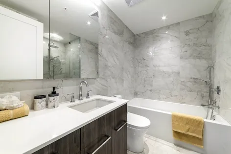 1 room apartment of 143 m² in Côte Saint-Luc