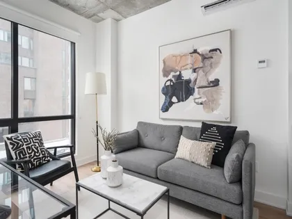 1 room apartment of 58m² in Montreal
