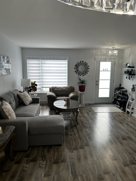Grande, Moderne 5 1/2 Style Condo A Sain