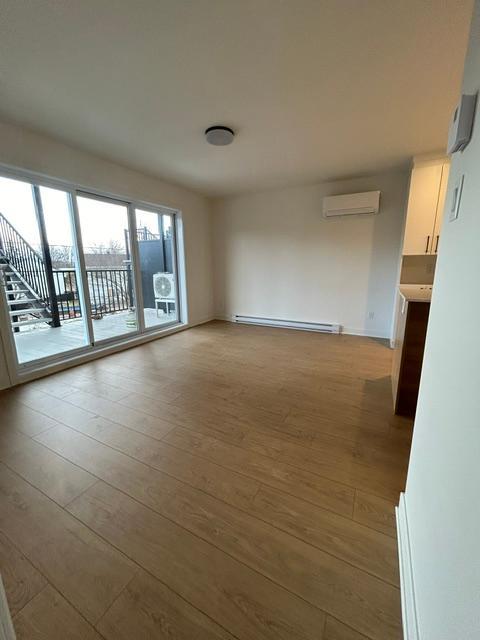 Magnifique Condo neuf 5.5 à Louer