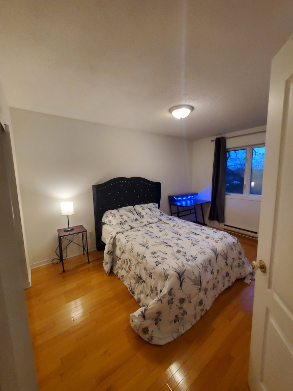 Grande Chambre à Louer Femme