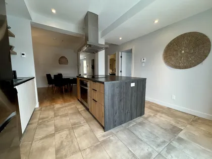 4 rooms apartment of 105m² in Montreal