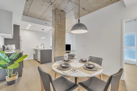 1 room apartment of 99 m² in Montreal