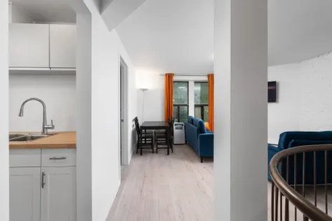 5 rooms apartment of 119m² in Montreal