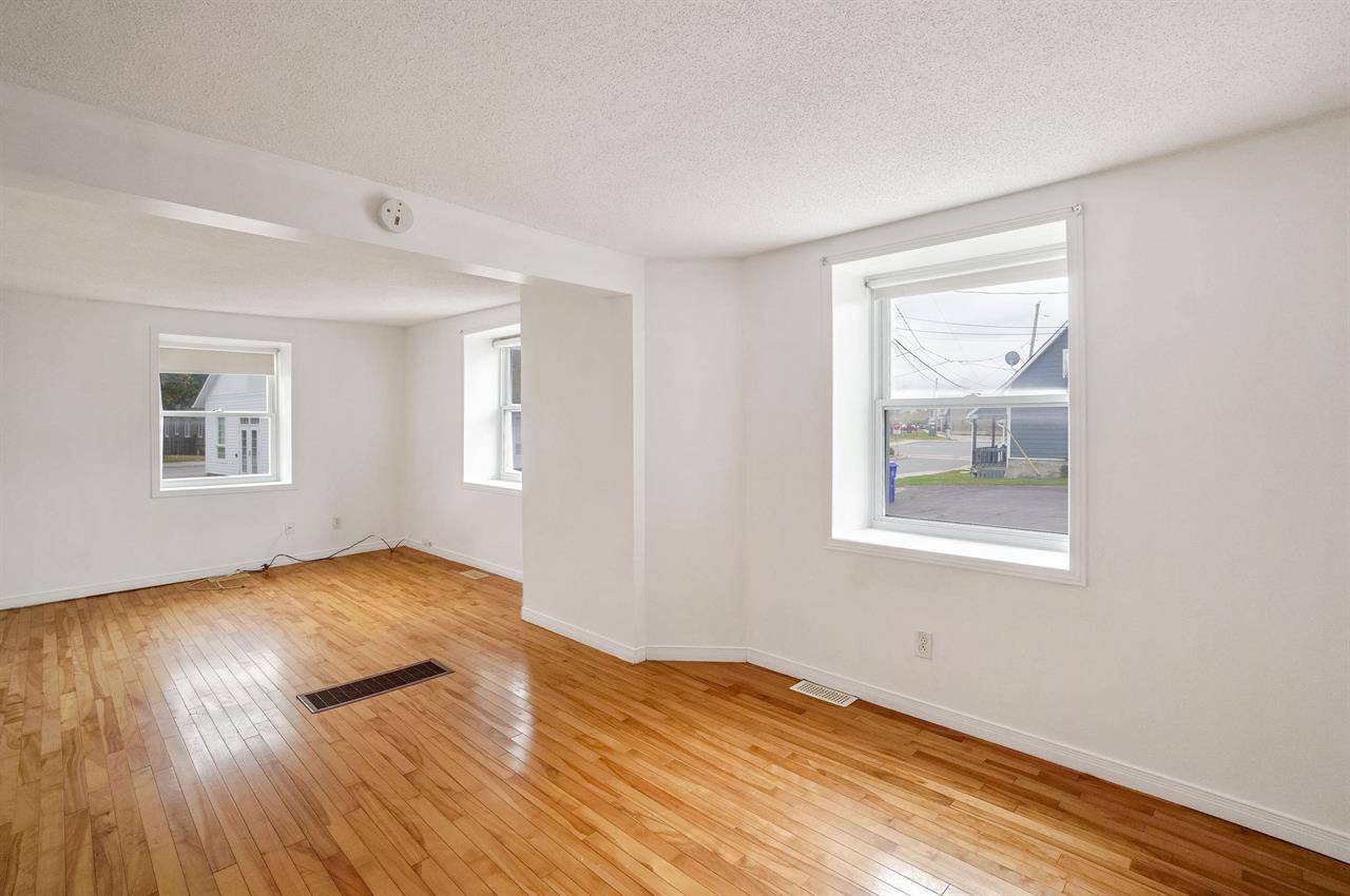 355 Avenue De Buckingham (Buckingham) Duplex De 3 Chambres !