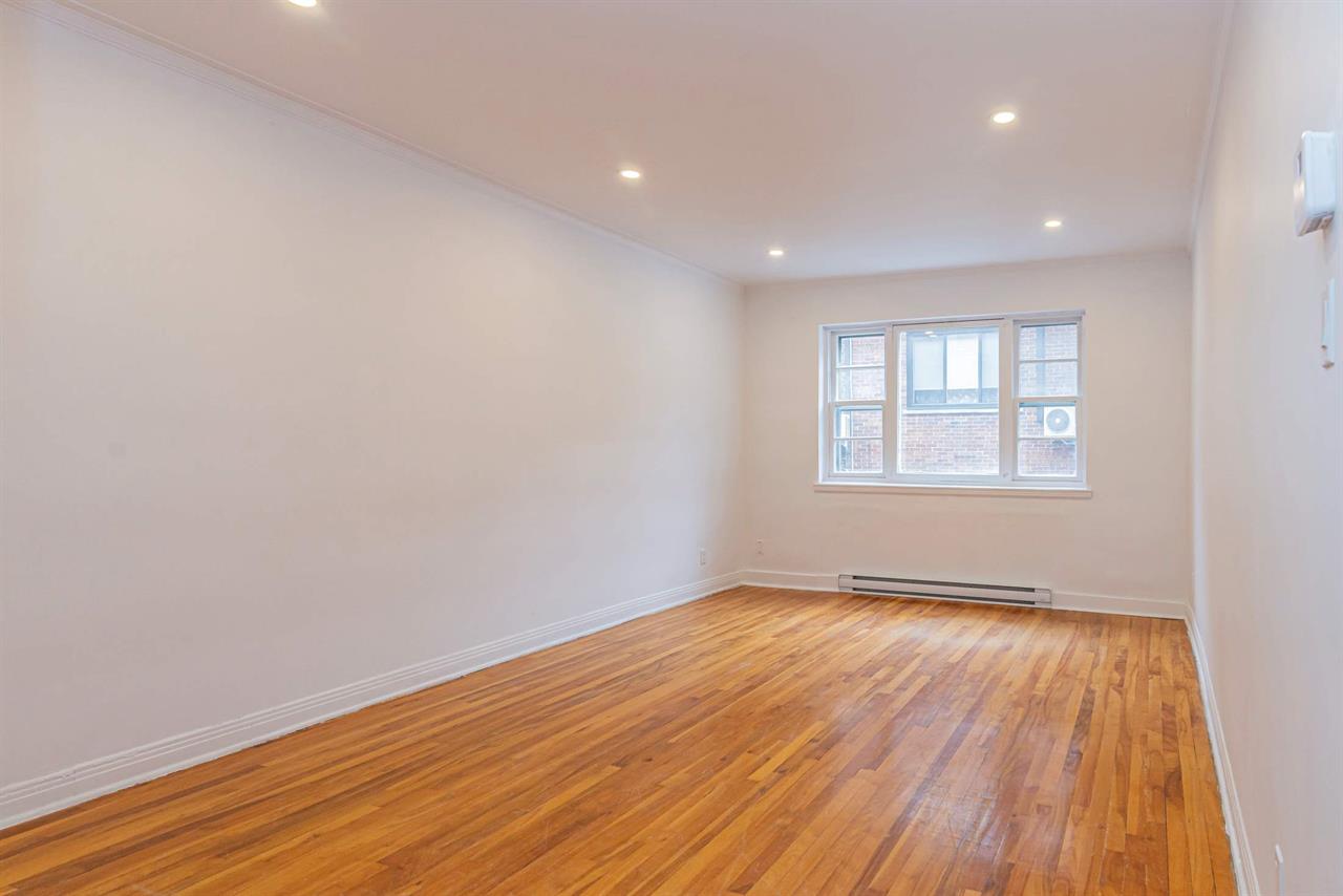 2 CH - 1 SDB - Montréal - $1,950 /mo