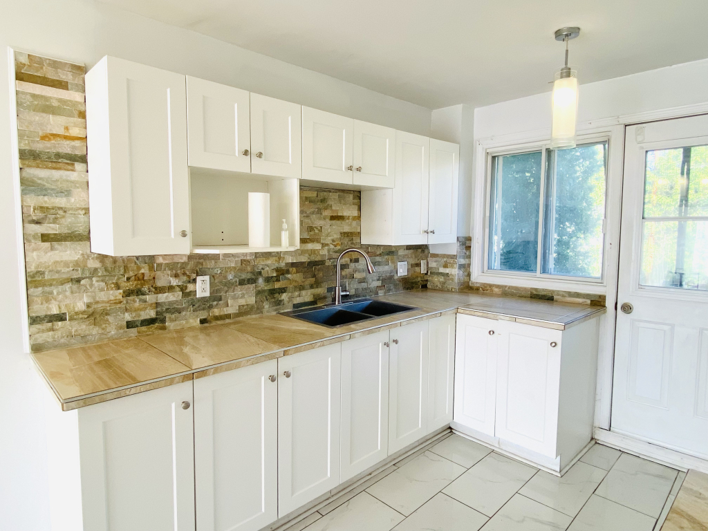 Grand 5 ½ HYDRO,GARAGE,TERASSE,1000pi.