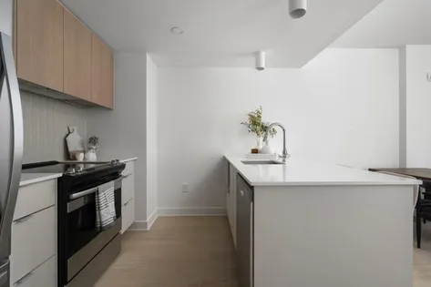 1 room apartment of 94 m² in Montreal