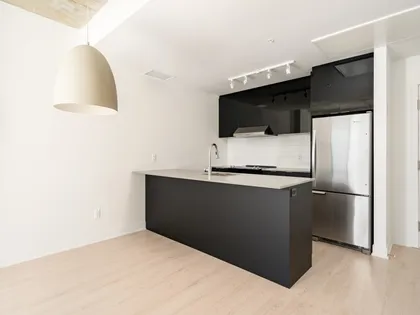 1 room apartment of 53 m² in Montreal